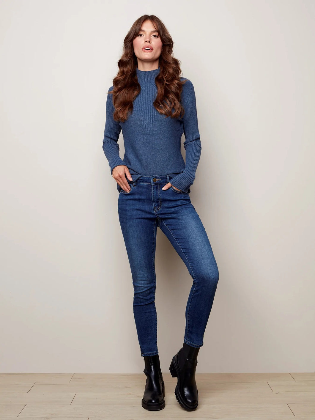 Ankle Jeans with Zip at Hem